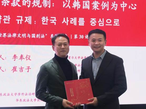 穿着西装笔挺的男子与图片配字
AI 生成的内容可能不正确。