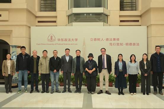 一群人站在一起
AI 生成的内容可能不正确。