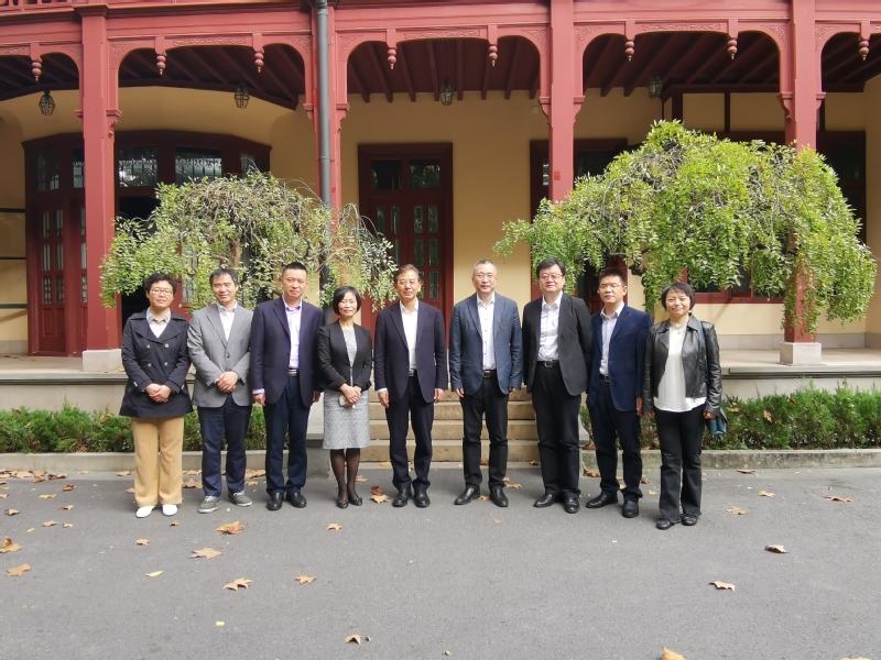 (党委统战部)会上,刘丹华对学校侨联工作进行了详细汇报,江利红,杜涛